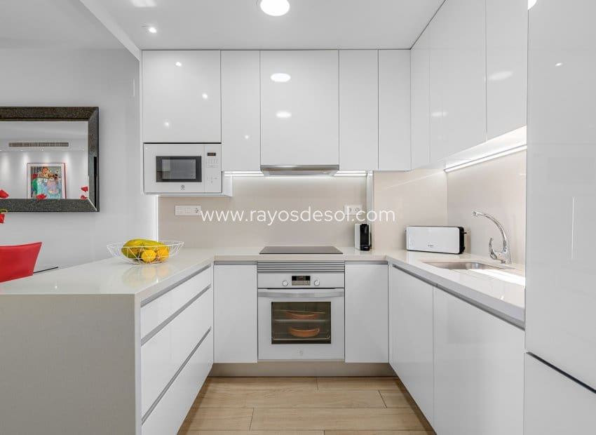 Apartamento de 2 habitaciones en Torrevieja en venta - 295.000 € (Ref: 10081425)