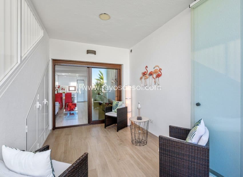 Apartamento de 2 habitaciones en Torrevieja en venta - 295.000 € (Ref: 10081425)