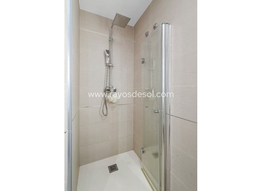 Apartamento de 2 habitaciones en Torrevieja en venta - 295.000 € (Ref: 10081425)