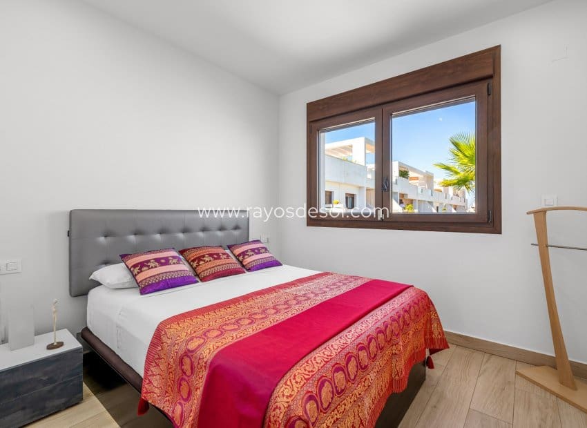 Apartamento de 2 habitaciones en Torrevieja en venta - 295.000 € (Ref: 10081425)