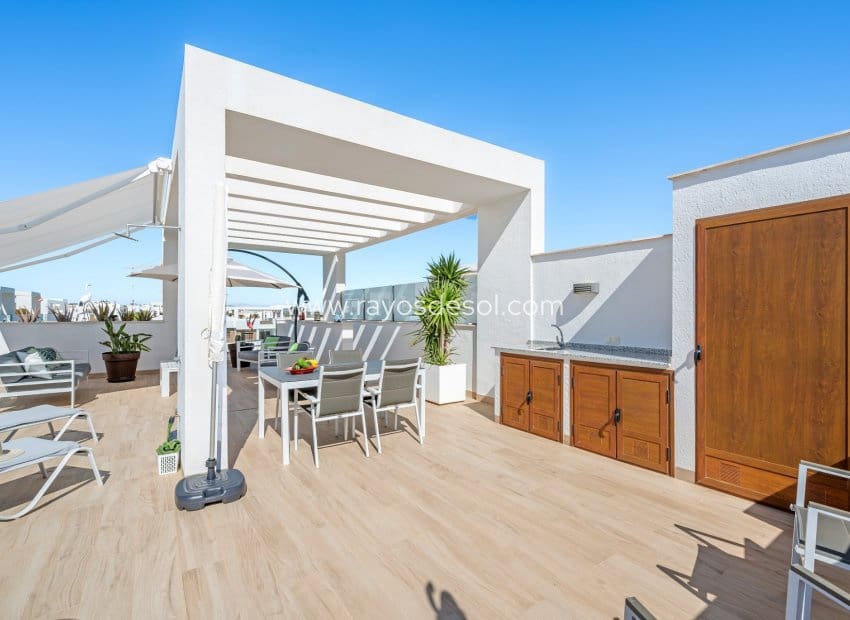 Apartamento de 2 habitaciones en Torrevieja en venta - 295.000 € (Ref: 10081425)