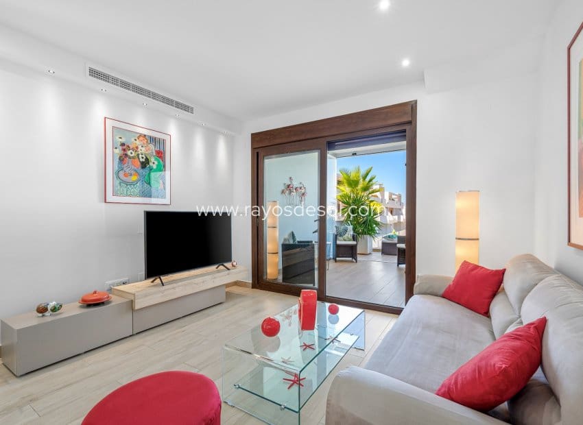 Apartamento de 2 habitaciones en Torrevieja en venta - 295.000 € (Ref: 10081425)