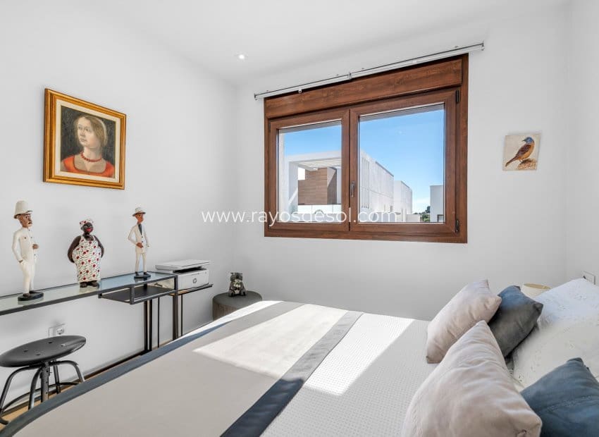 Apartamento de 2 habitaciones en Torrevieja en venta - 295.000 € (Ref: 10081425)
