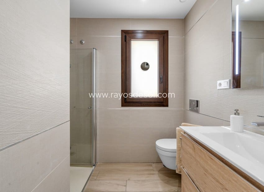 Apartamento de 2 habitaciones en Torrevieja en venta - 295.000 € (Ref: 10081425)