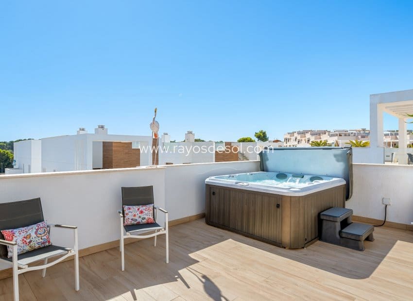 Apartamento de 2 habitaciones en Torrevieja en venta - 295.000 € (Ref: 10081425)