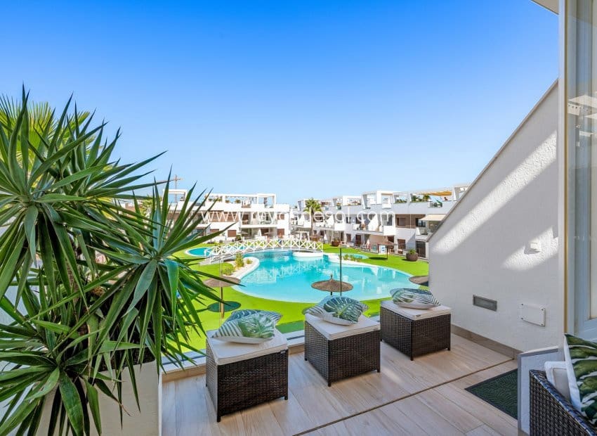 Apartamento de 2 habitaciones en Torrevieja en venta - 295.000 € (Ref: 10081425)