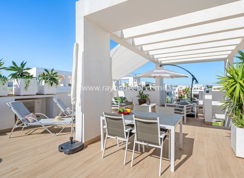 Apartamento de 2 habitaciones en Torrevieja en venta - 295.000 € (Ref: 10081425)