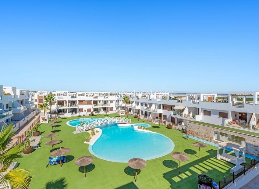Apartamento de 2 habitaciones en Torrevieja en venta - 295.000 € (Ref: 10081425)