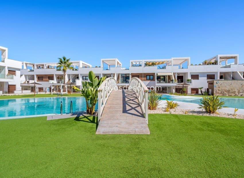 Apartamento de 2 habitaciones en Torrevieja en venta - 295.000 € (Ref: 10081425)