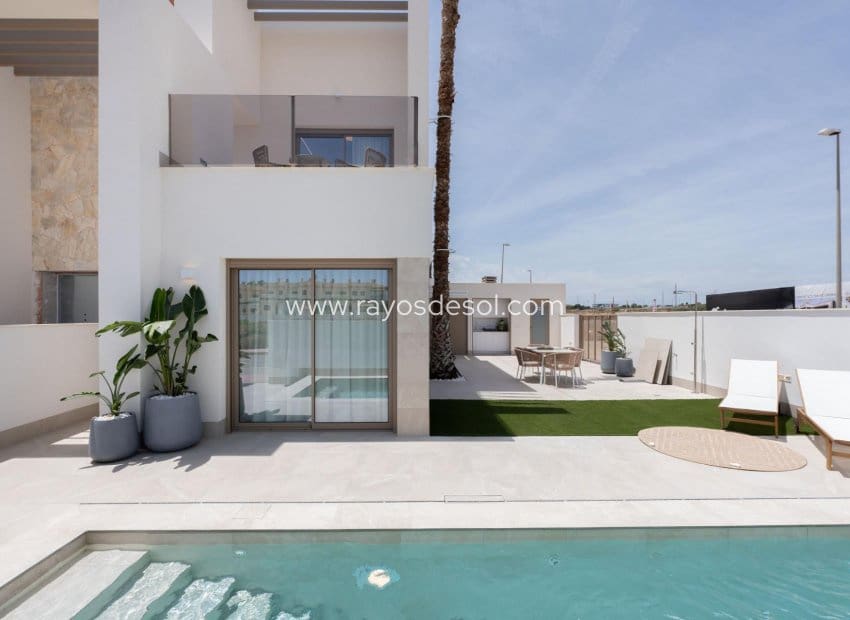3 Zimmer Villa zu verkaufen in Los Alcazares mit Pool - 645.000 € (Ref: 10081433)