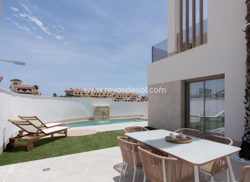 3 chambre Villa/Maison à vendre à Los Alcazares avec piscine - 469 000 € (Ref: 10081435)