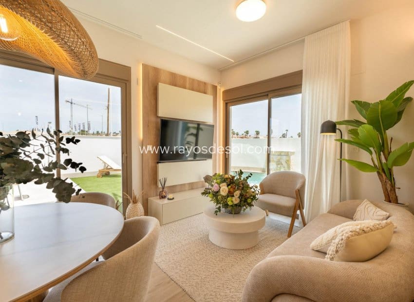 3 chambre Villa/Maison à vendre à Los Alcazares avec piscine - 469 000 € (Ref: 10081435)