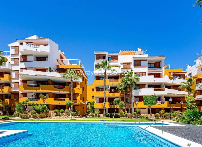 3 soveværelse Lejlighed til salg i Punta Prima med swimmingpool - € 350.000 (Ref: 10094857)