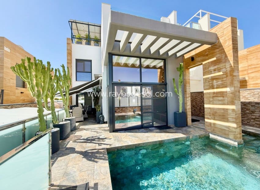 3 sypialnia Willa na sprzedaż w Orihuela Costa z basenem - 570 000 € (Ref: 10094859)
