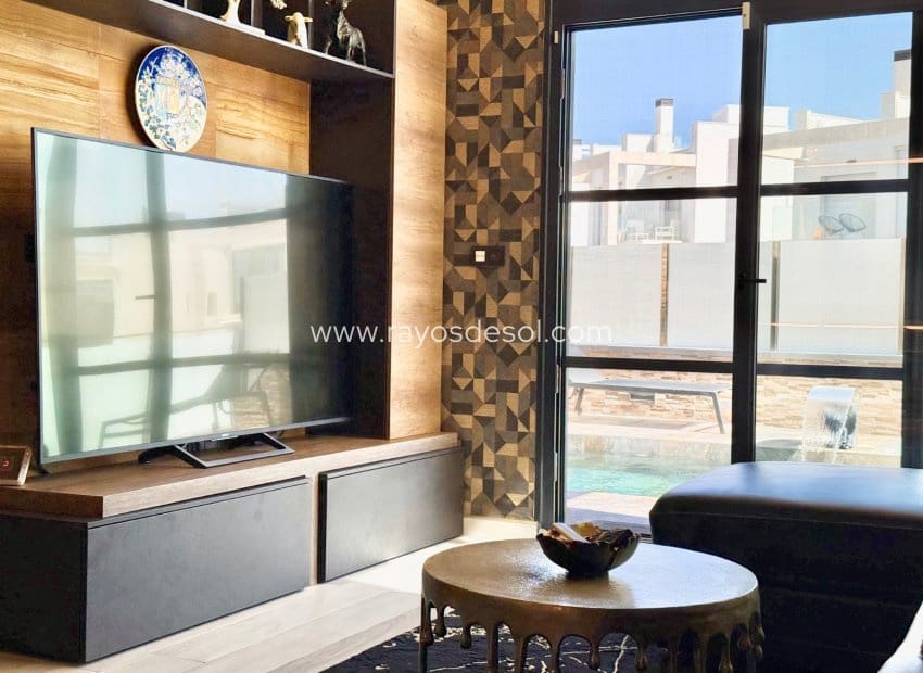 3 sypialnia Willa na sprzedaż w Orihuela Costa z basenem - 570 000 € (Ref: 10094859)