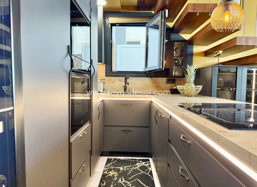3 sypialnia Willa na sprzedaż w Orihuela Costa z basenem - 570 000 € (Ref: 10094859)