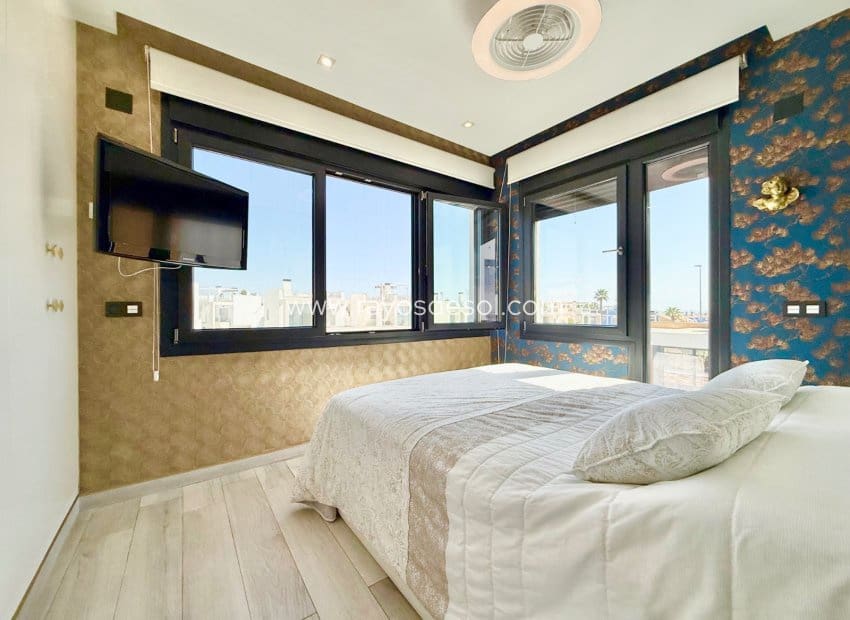3 sypialnia Willa na sprzedaż w Orihuela Costa z basenem - 570 000 € (Ref: 10094859)