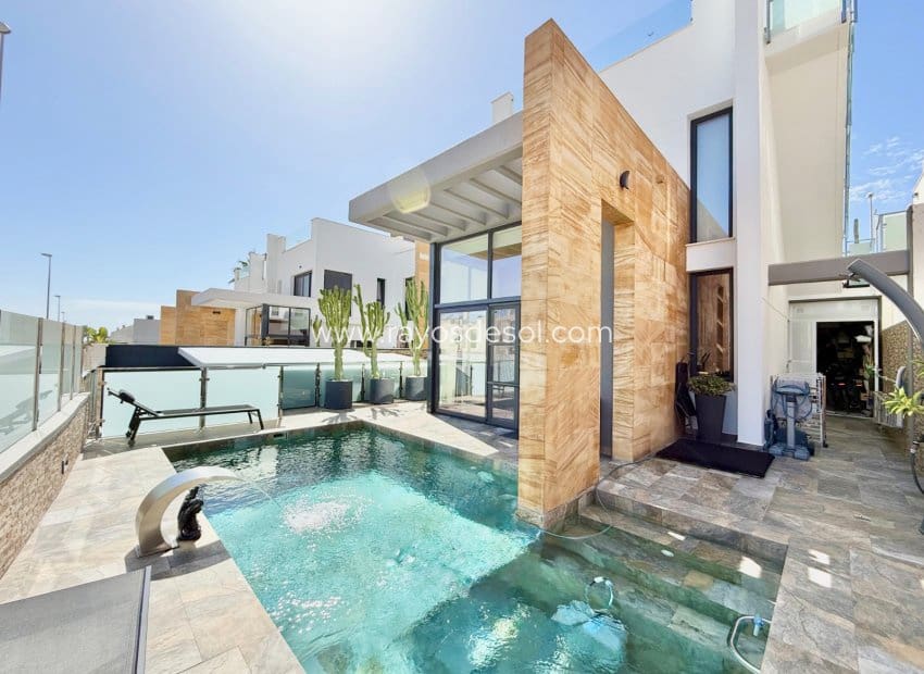3 sypialnia Willa na sprzedaż w Orihuela Costa z basenem - 570 000 € (Ref: 10094859)