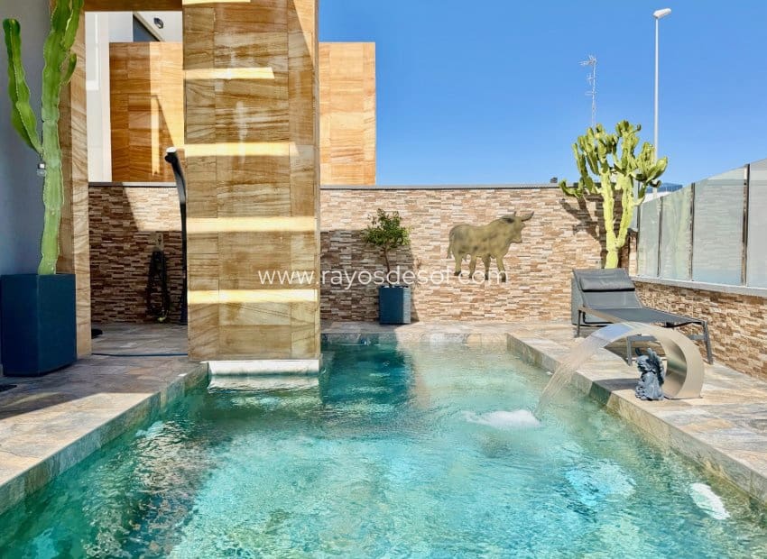 3 sypialnia Willa na sprzedaż w Orihuela Costa z basenem - 570 000 € (Ref: 10094859)