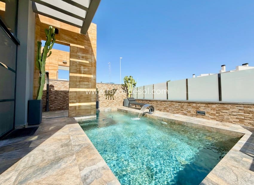 3 sypialnia Willa na sprzedaż w Orihuela Costa z basenem - 570 000 € (Ref: 10094859)
