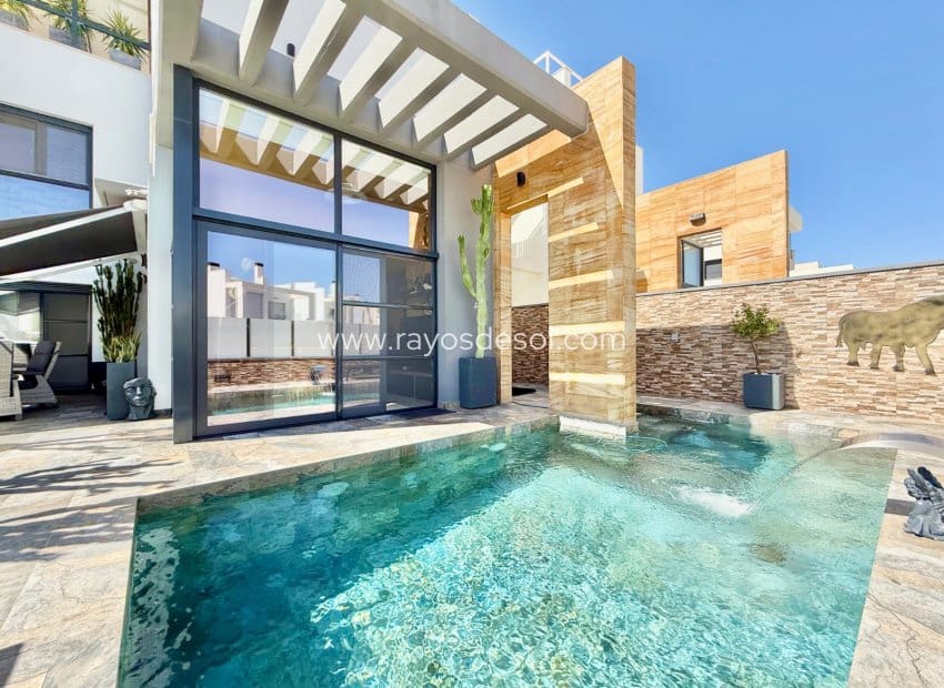 3 sypialnia Willa na sprzedaż w Orihuela Costa z basenem - 570 000 € (Ref: 10094859)
