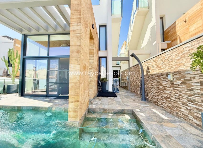 3 sypialnia Willa na sprzedaż w Orihuela Costa z basenem - 570 000 € (Ref: 10094859)