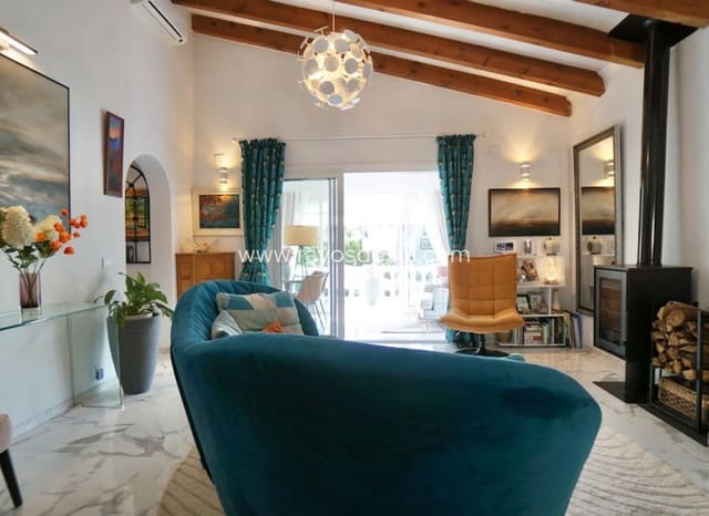 2 Zimmer Bungalow zu verkaufen in Moraira, Teulada-Moraira mit Pool - 475.000 € (Ref: 10102976)