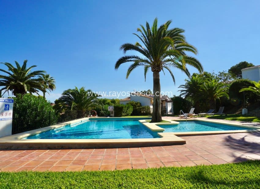 2 quarto Bungalow para venda em Moraira com piscina - 475 000 € (Ref: 10102976)