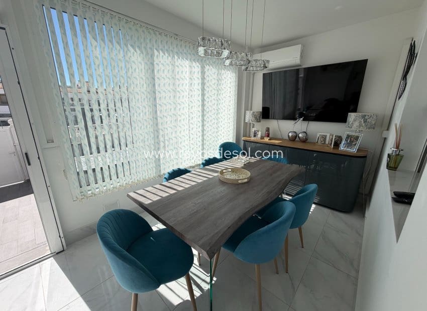 2 Zimmer Apartment zu verkaufen in Vistabella mit Pool - 155.000 € (Ref: 10114640)