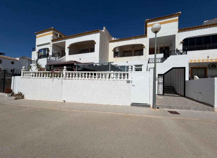 2 Zimmer Apartment zu verkaufen in Vistabella mit Pool - 155.000 € (Ref: 10114640)