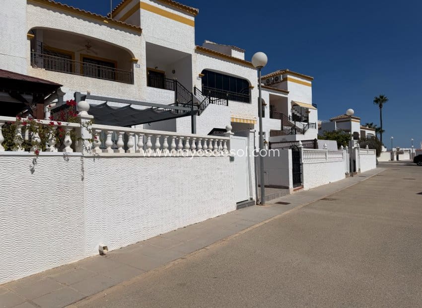 2 Zimmer Apartment zu verkaufen in Vistabella mit Pool - 155.000 € (Ref: 10114640)