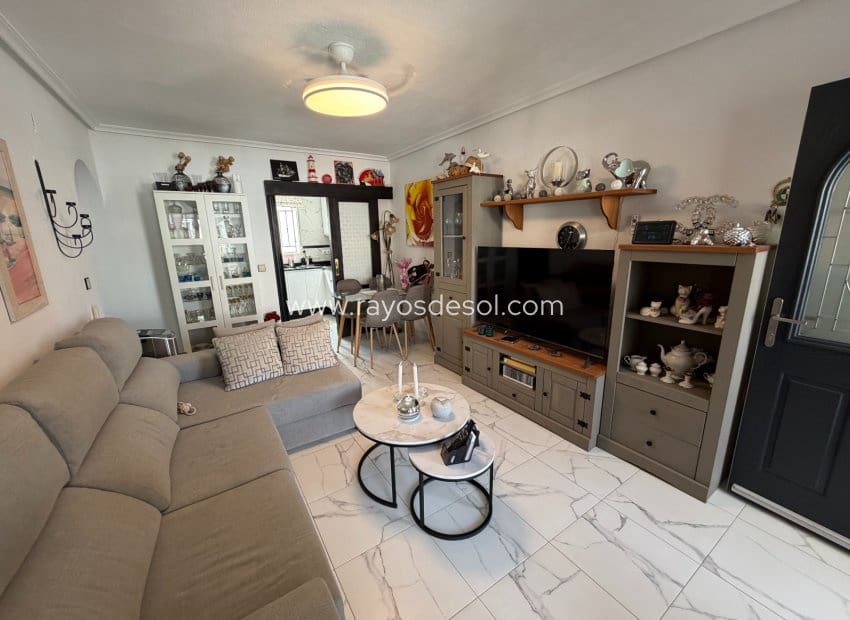 2 Zimmer Apartment zu verkaufen in Vistabella mit Pool - 150.000 € (Ref: 10114641)