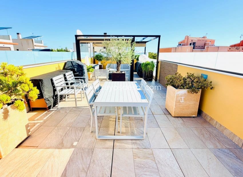 3 bedroom Villa for sale in Los Montesinos with pool - € 392,500 (Ref: 10114643)
