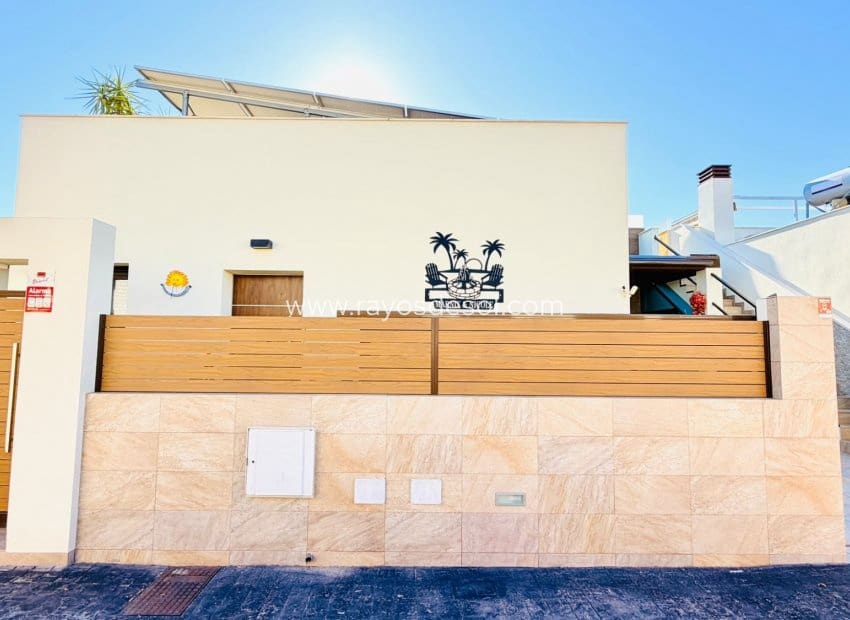 3 bedroom Villa for sale in Los Montesinos with pool - € 392,500 (Ref: 10114643)