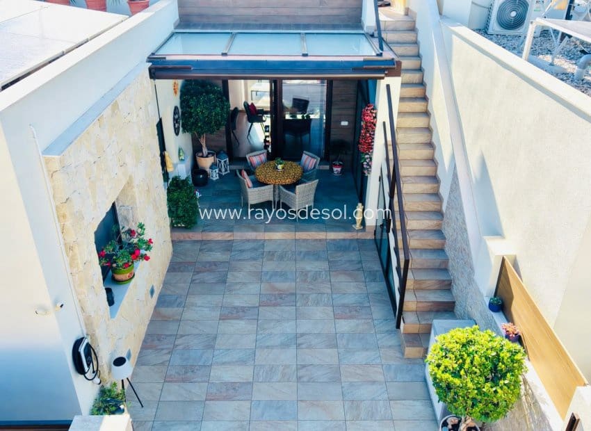 3 bedroom Villa for sale in Los Montesinos with pool - € 392,500 (Ref: 10114643)