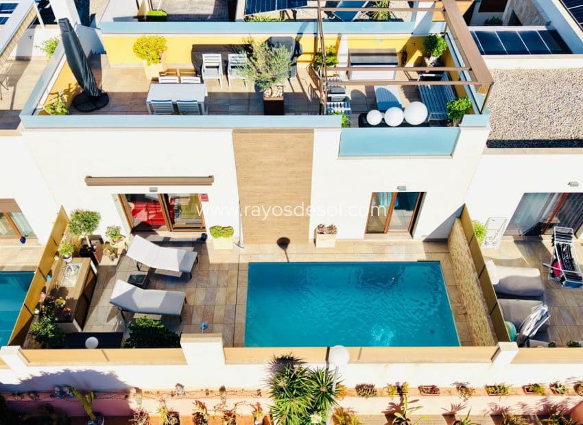 3 bedroom Villa for sale in Los Montesinos with pool - € 392,500 (Ref: 10114643)
