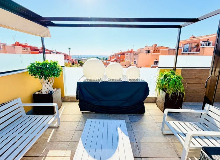 3 bedroom Villa for sale in Los Montesinos with pool - € 392,500 (Ref: 10114643)