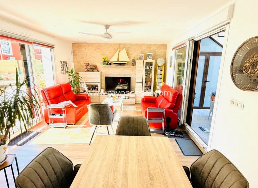3 bedroom Villa for sale in Los Montesinos with pool - € 392,500 (Ref: 10114643)