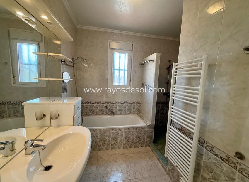 6 sovrum Villa till salu i Rojales med pool garage - 575 000 € (Ref: 10114644)