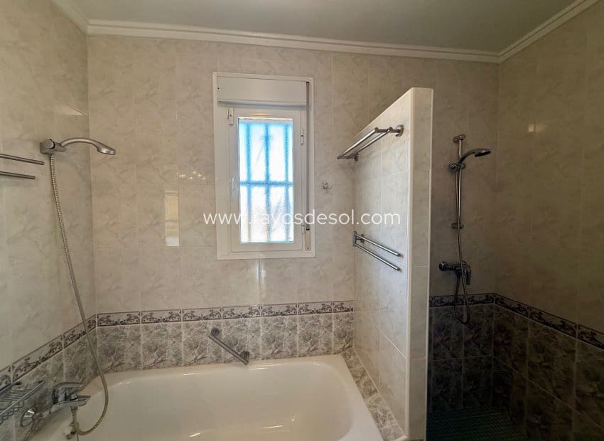 6 sovrum Villa till salu i Rojales med pool garage - 575 000 € (Ref: 10114644)