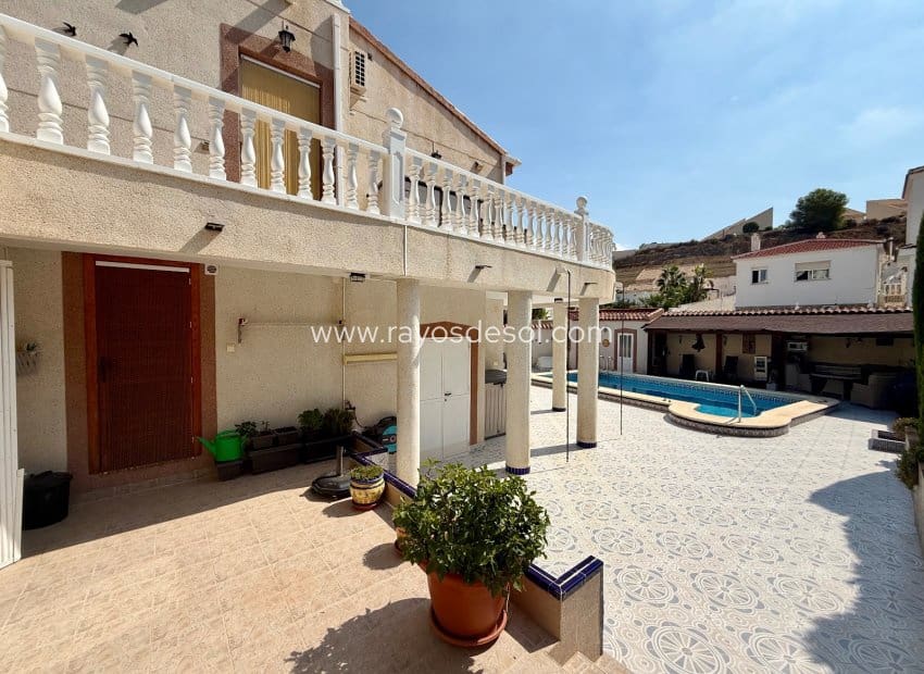 6 sovrum Villa till salu i Rojales med pool garage - 575 000 € (Ref: 10114644)