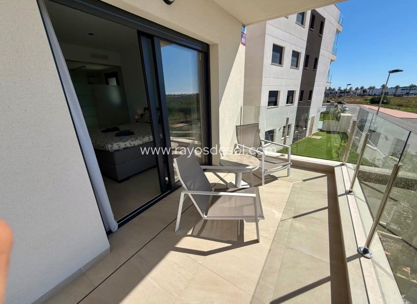 3 sypialnia Apartament na sprzedaż w Los Alcazares z basenem garażem - 340 000 € (Ref: 10124688)
