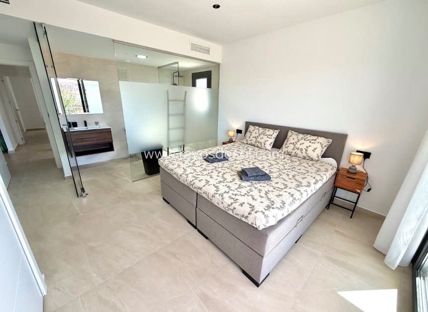 3 sypialnia Apartament na sprzedaż w Los Alcazares z basenem garażem - 340 000 € (Ref: 10124688)