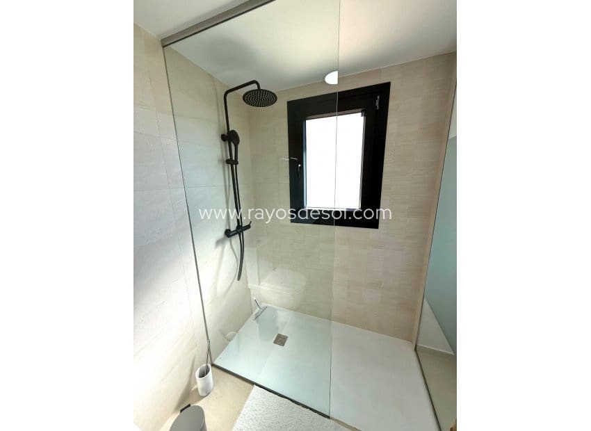 3 sypialnia Apartament na sprzedaż w Los Alcazares z basenem garażem - 340 000 € (Ref: 10124688)