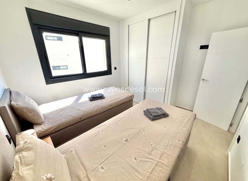 3 sypialnia Apartament na sprzedaż w Los Alcazares z basenem garażem - 340 000 € (Ref: 10124688)