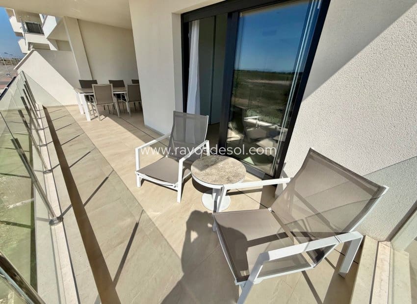3 sypialnia Apartament na sprzedaż w Los Alcazares z basenem garażem - 340 000 € (Ref: 10124688)