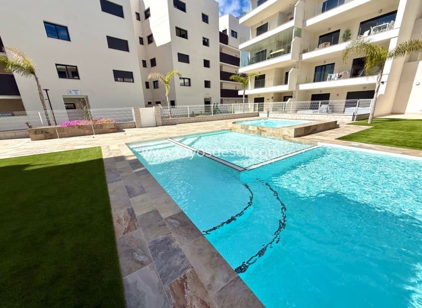 3 sypialnia Apartament na sprzedaż w Los Alcazares z basenem garażem - 340 000 € (Ref: 10124688)