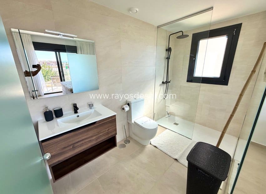 3 sypialnia Apartament na sprzedaż w Los Alcazares z basenem garażem - 340 000 € (Ref: 10124688)