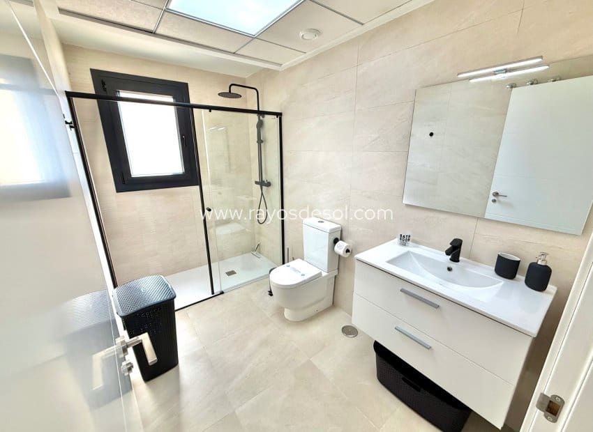 3 sypialnia Apartament na sprzedaż w Los Alcazares z basenem garażem - 340 000 € (Ref: 10124688)