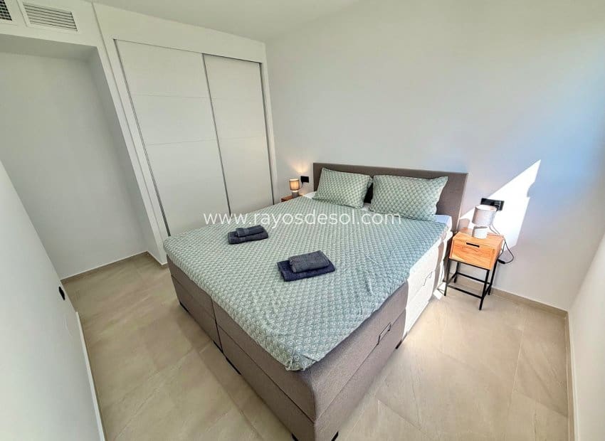 3 sypialnia Apartament na sprzedaż w Los Alcazares z basenem garażem - 340 000 € (Ref: 10124688)